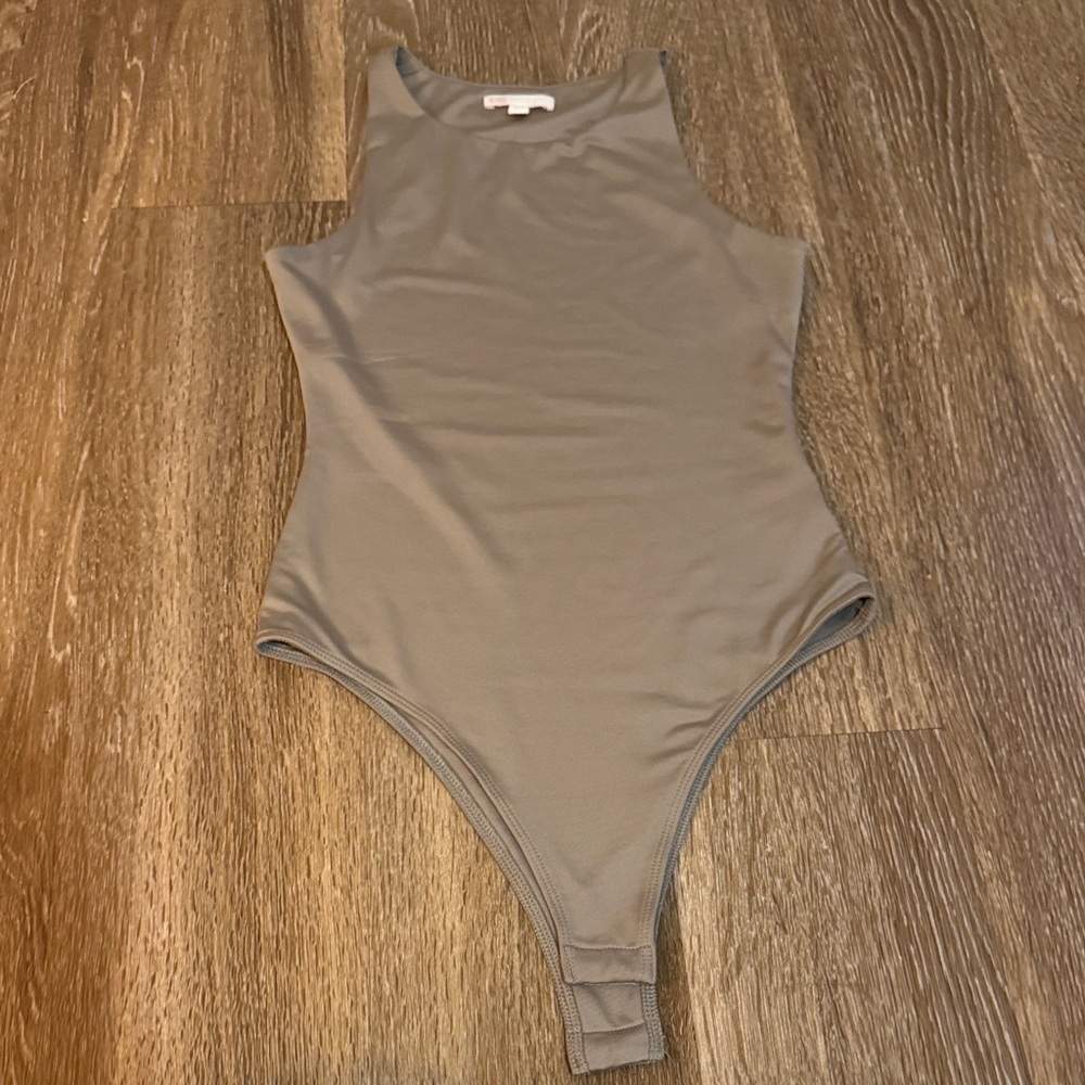 Ribbed High-Neck Bodysuit in Taupe/Olive Green
